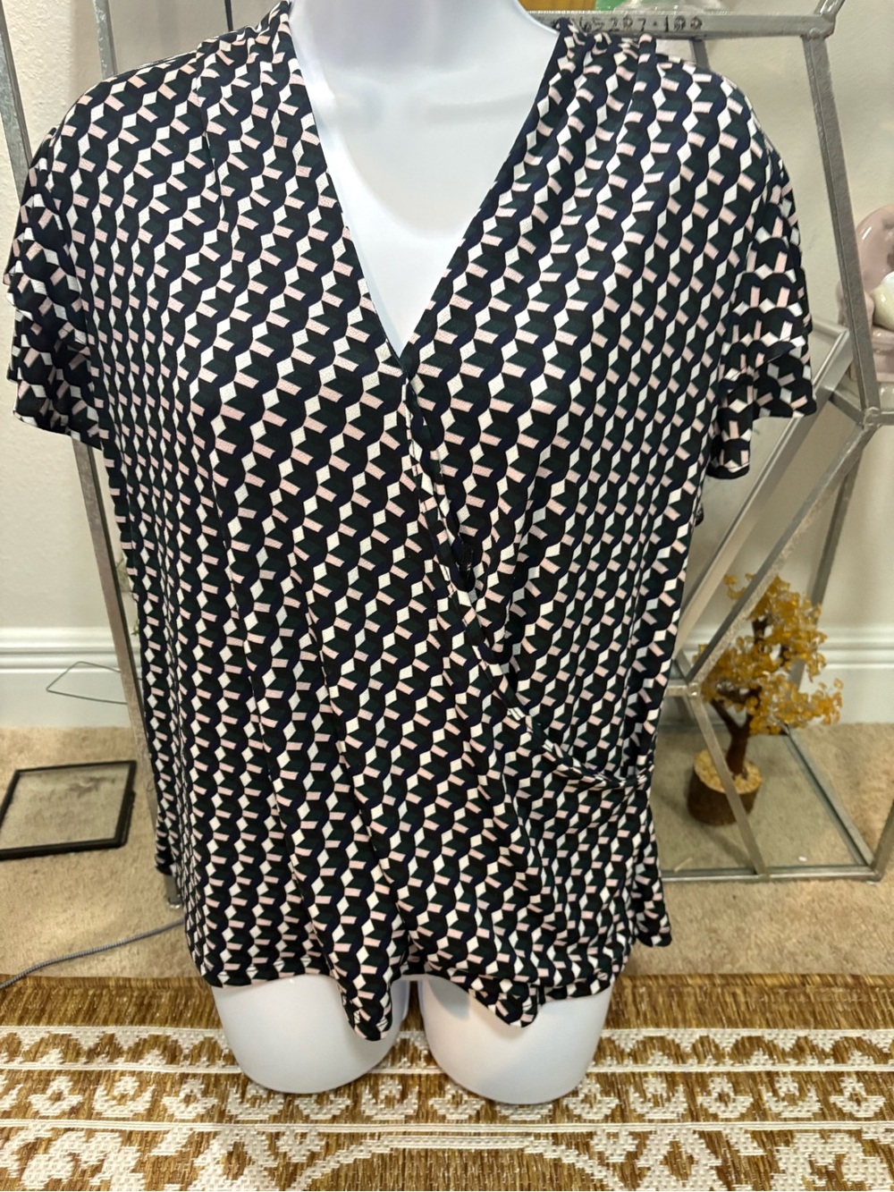 Adrianna Papell Womens Short Sleeve faux wrap blouse blue gemometric pattern LG